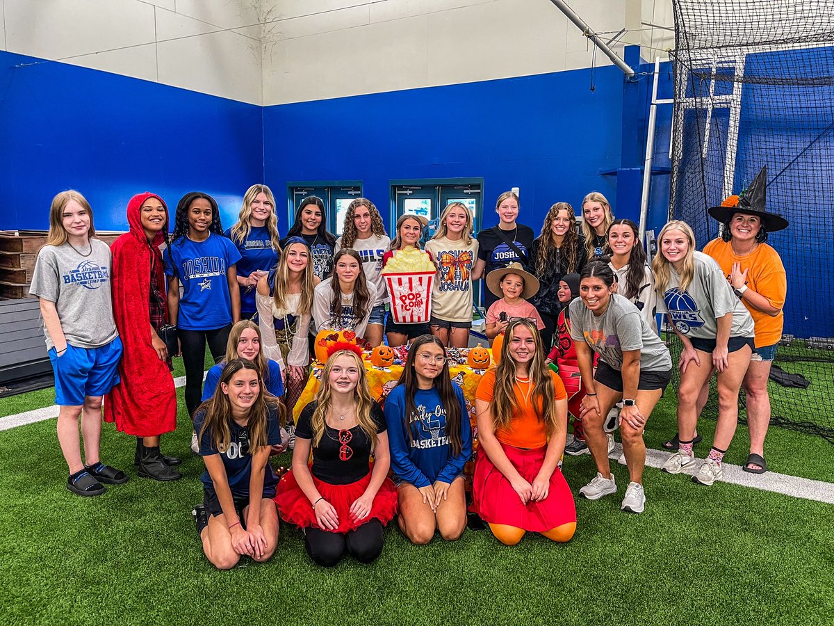 JoshuaLadyOwlBB's tweet photo. JHS Athletics 🎃Trick or Treat 🎃 was a huge success! Got to play some fun-n-games with the crew and see a lot of super cute costumes! 👻🎃‼️🗣️🏀💙 #joshuaisd #joshuaathletics @JoshuaISD @JoshuaHighOwls https://t.co/TnS8e2tOdM