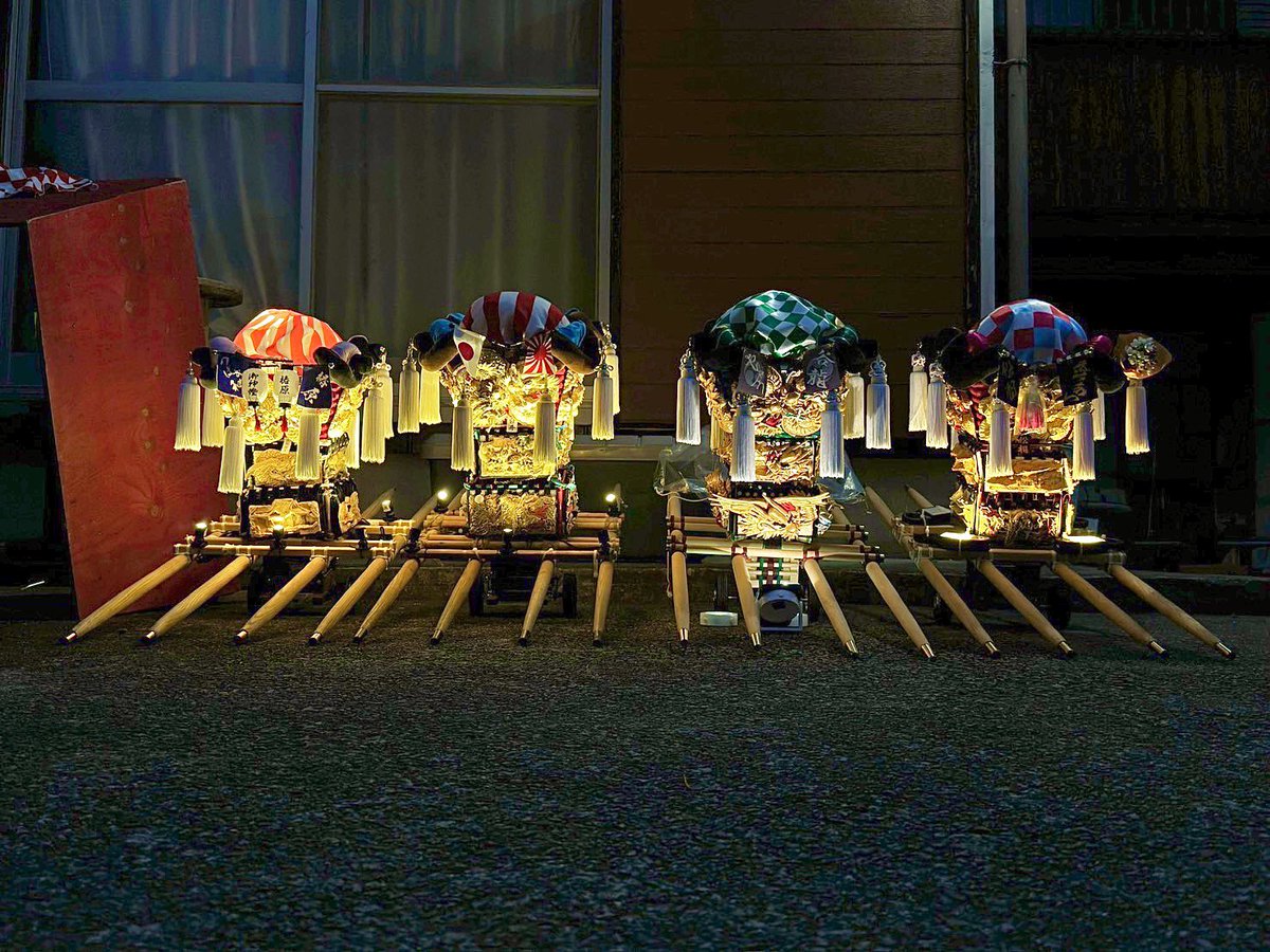 10月20日
スウィング大町さんの展示を終了し
搬出行いました。 ありがとうございました。
10月27日 昼運行〜夜太鼓行いました。
垂れ幕制作してくれました
白井太鼓台様ありがとうございます。
椿原さんの新調楽しみにしてます。