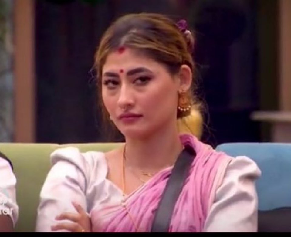 thenwHen_'s tweet photo. #BiggBossTamil8
#BiggBossTamilSeason8 
#BiggBoss8Tamil

#Sunita talks about projection is comical

Who project #Dharsha as ' she just 4 weeks in #CWC '

Who project " I think she had childhood trauma, that's why #jacquline didn't mingle with men "

Arrey...!!! #thenwhen https://t.co/R4QDAWhthN