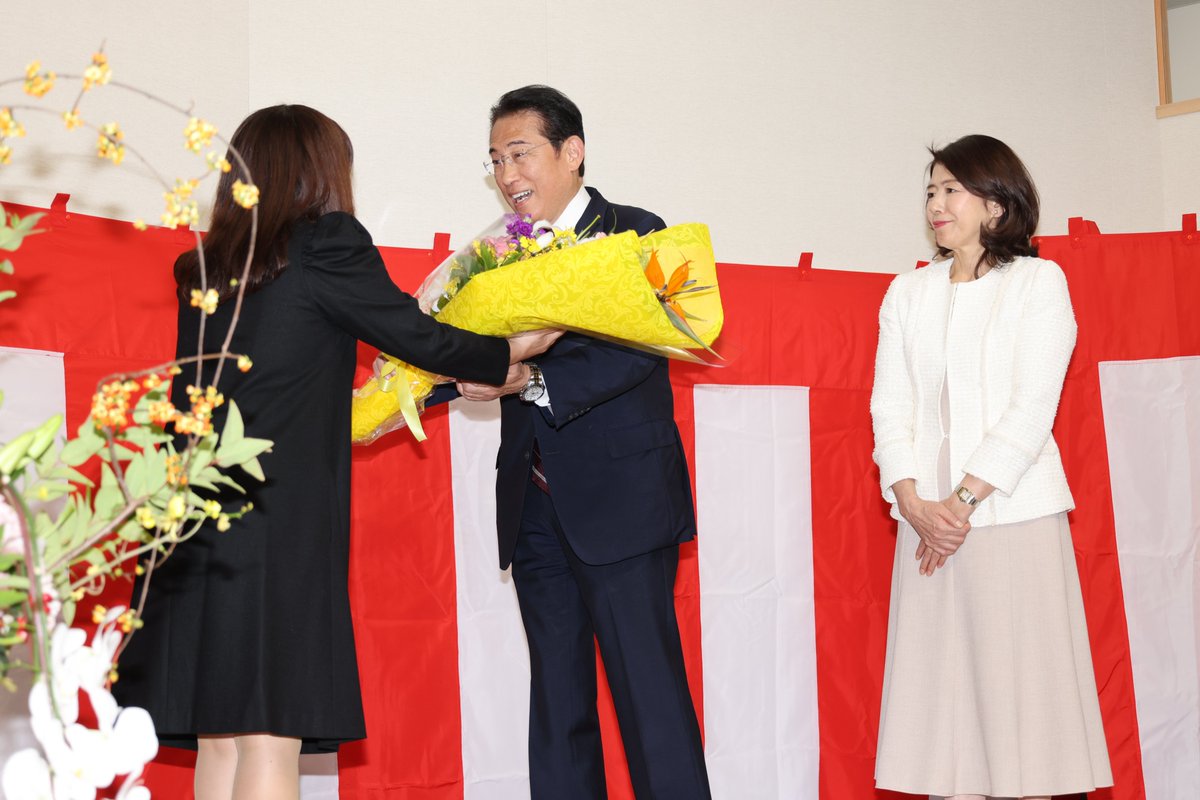 おかげさまで、広島一区において当選をいただくことができました。
多くの方に応援いただきましたこと、改めて御礼申し上げます。
ありがとうございました。
引き続き緊張感を持って、政治の責任を果たしてまいります。