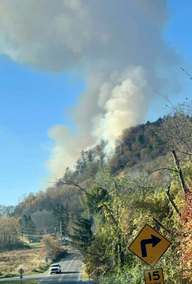 HotshotWake's tweet image. New Start, New York: There is a new start in Dover, New York near the Connecticut border. #nyfire #nywx #wildfire #pawling

Fire resources from both New York and Connecticut are on scene of the fire and have made good progress corralling the incident. 

Fire weather conditions