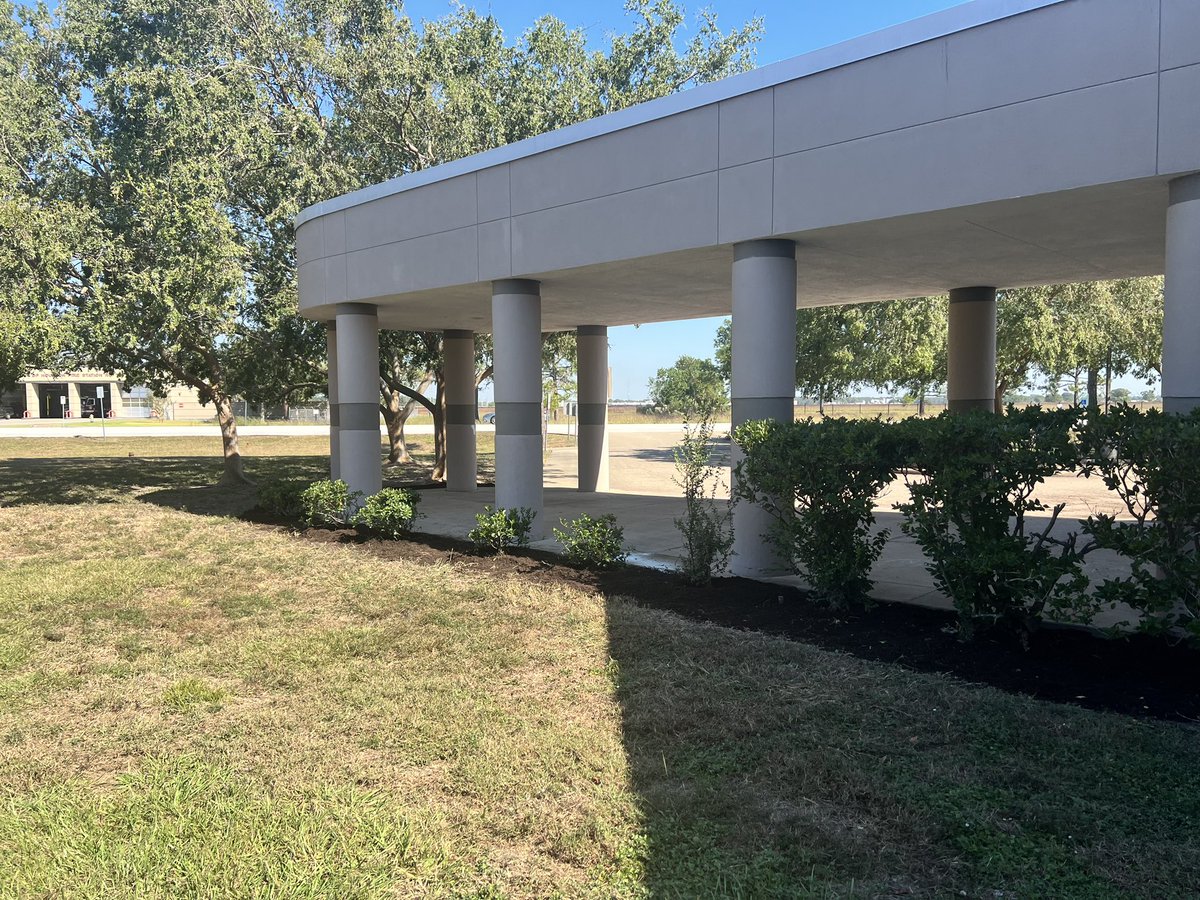 TheAnnThornton's tweet photo. Thank you Clear Creek Community Church for supporting our Cardinal community through a clean up and planting day today! @CCCCResources @ClearCreekISD @TheAnnThornton https://t.co/LmBsYK9LLI