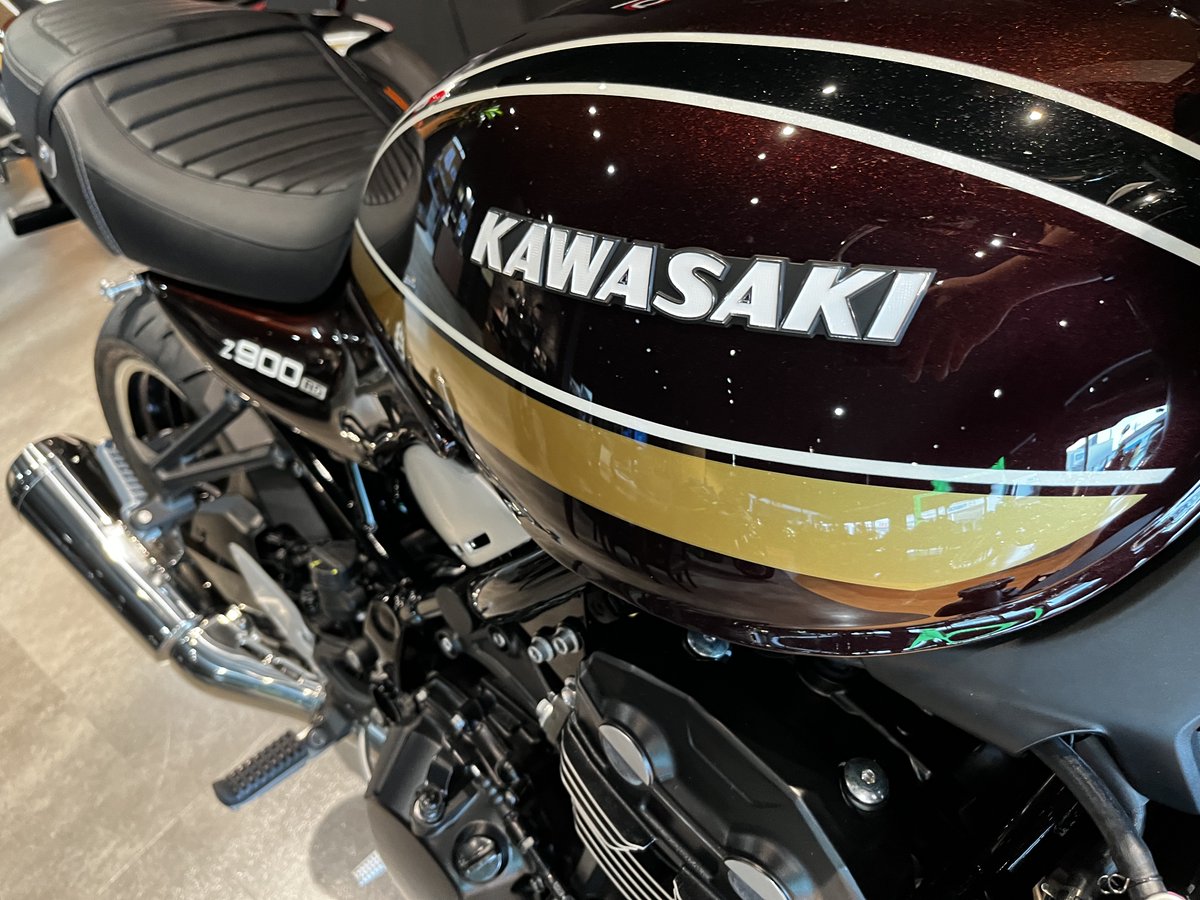 PLAZA_GUNMAOTA's tweet photo. 大人気モデルZ900RS YELLOW BALL EDITION/キャンディートーンレッドご案内出来ます!
実際に跨ることも出来ますので是非ご来店ください!
#カワサキ
#KAWASAKI
#カワサキプラザ
#カワサキプラザ太田
#Z900RS
#YELLOWBALL
#イエローボール https://t.co/mTWDUslTAC