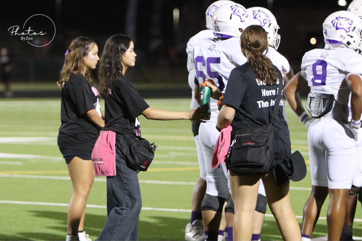 ElginWildcatFan's tweet photo. Cheer and @ElginSportsMed at Bastrop Friday.  #OTOTOF https://t.co/gPLmtDiQtN