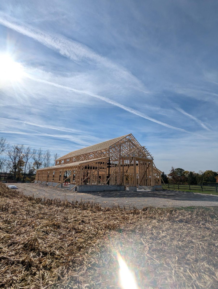 VanderlaanAl's tweet photo. Beautiful week to set trusses on two projects. https://t.co/BUdyFGWNCo