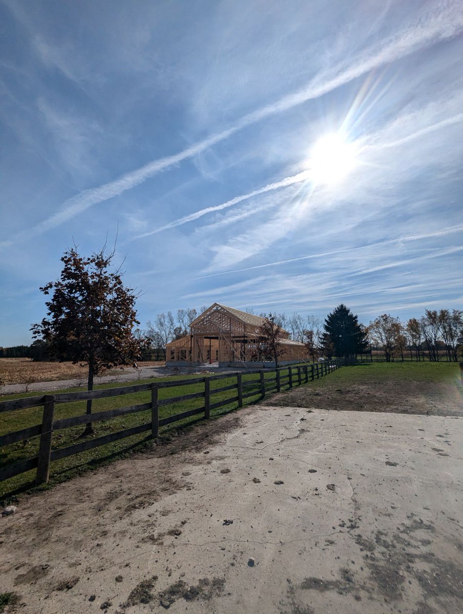 VanderlaanAl's tweet photo. Beautiful week to set trusses on two projects. https://t.co/BUdyFGWNCo