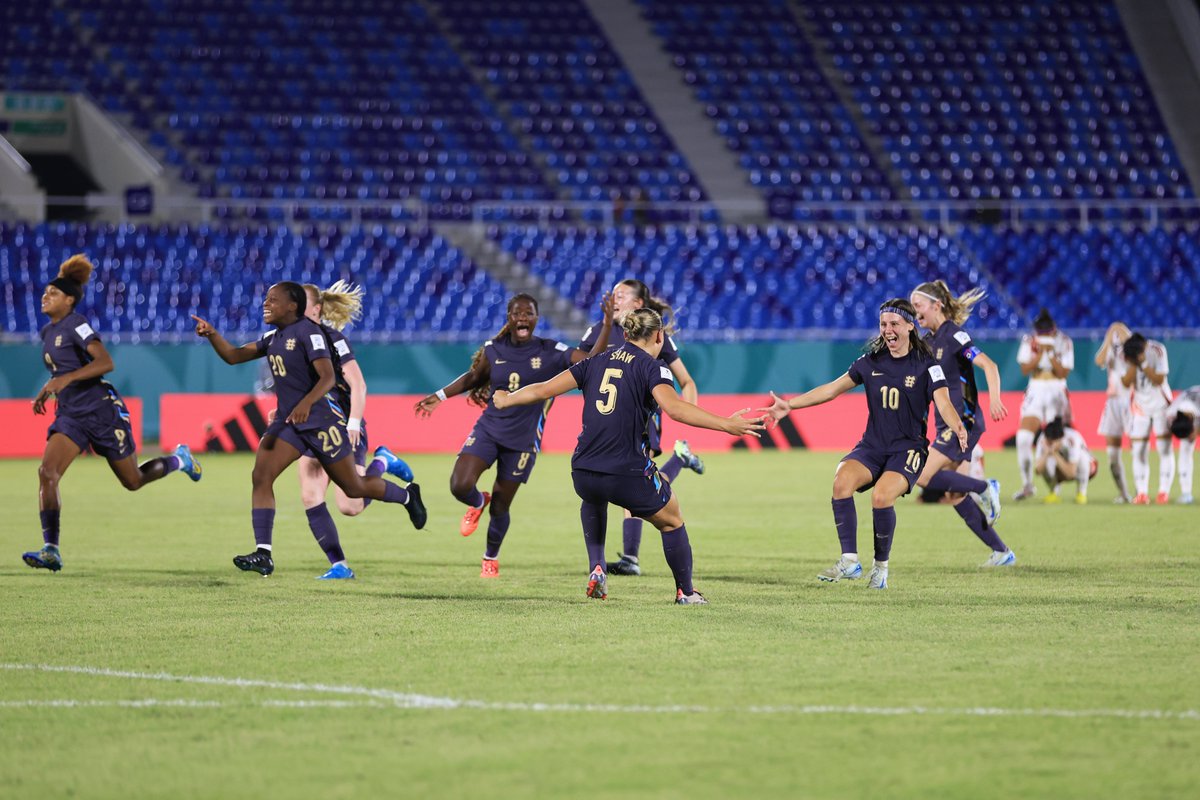 FIFAWWC's tweet photo. The winning moment. 🙌🏴󠁧󠁢󠁥󠁮󠁧󠁿

#U17WWC https://t.co/qQoX6cA1Ro