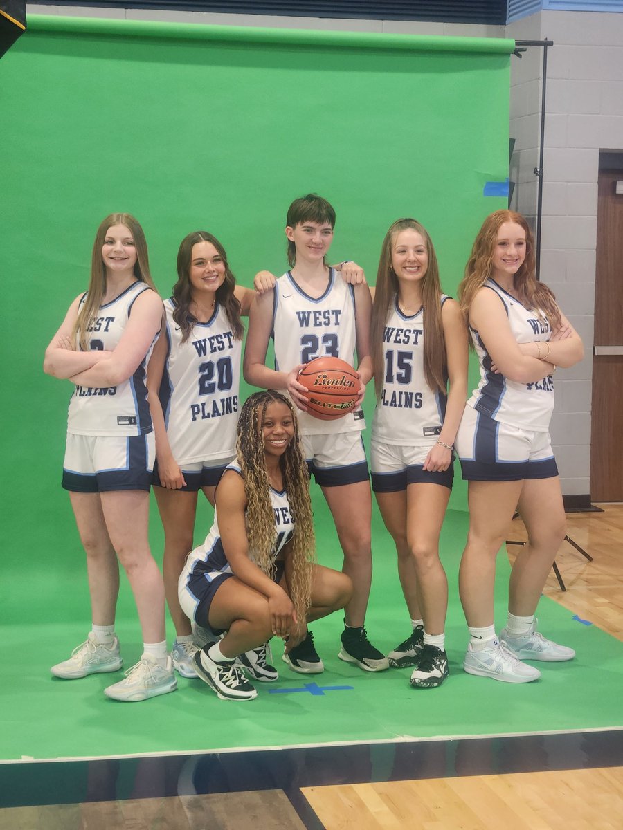 WPLadyWolvesBB's tweet photo. One of my most favorite days of the year....picture day!!!! https://t.co/Jp4Cc9PCeH