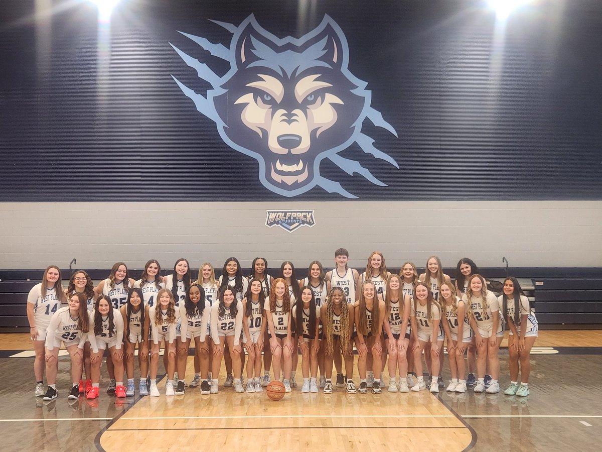 WPLadyWolvesBB's tweet photo. One of my most favorite days of the year....picture day!!!! https://t.co/Jp4Cc9PCeH