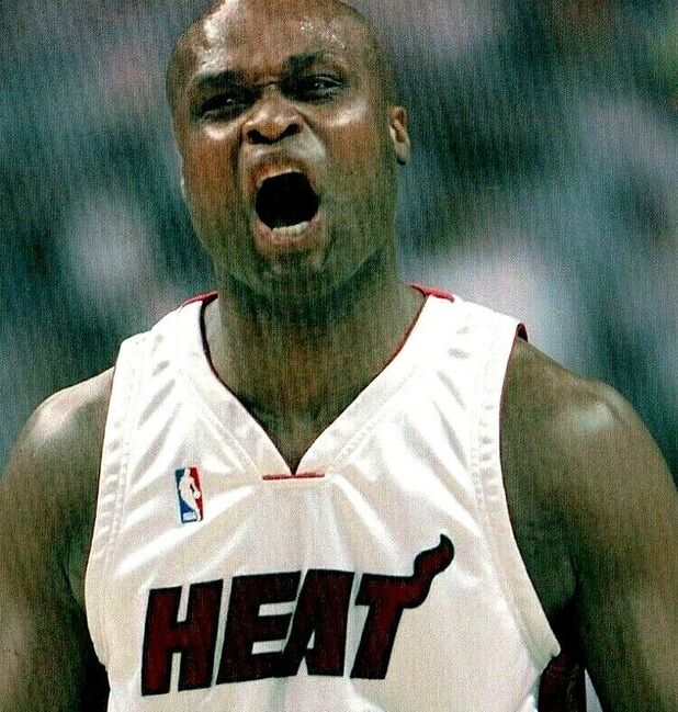 sillyflippy's tweet photo. @SportsCenter That's a statue of Miami Heat champion Antoine Walker. 🏆 https://t.co/KdO9iwDe3T