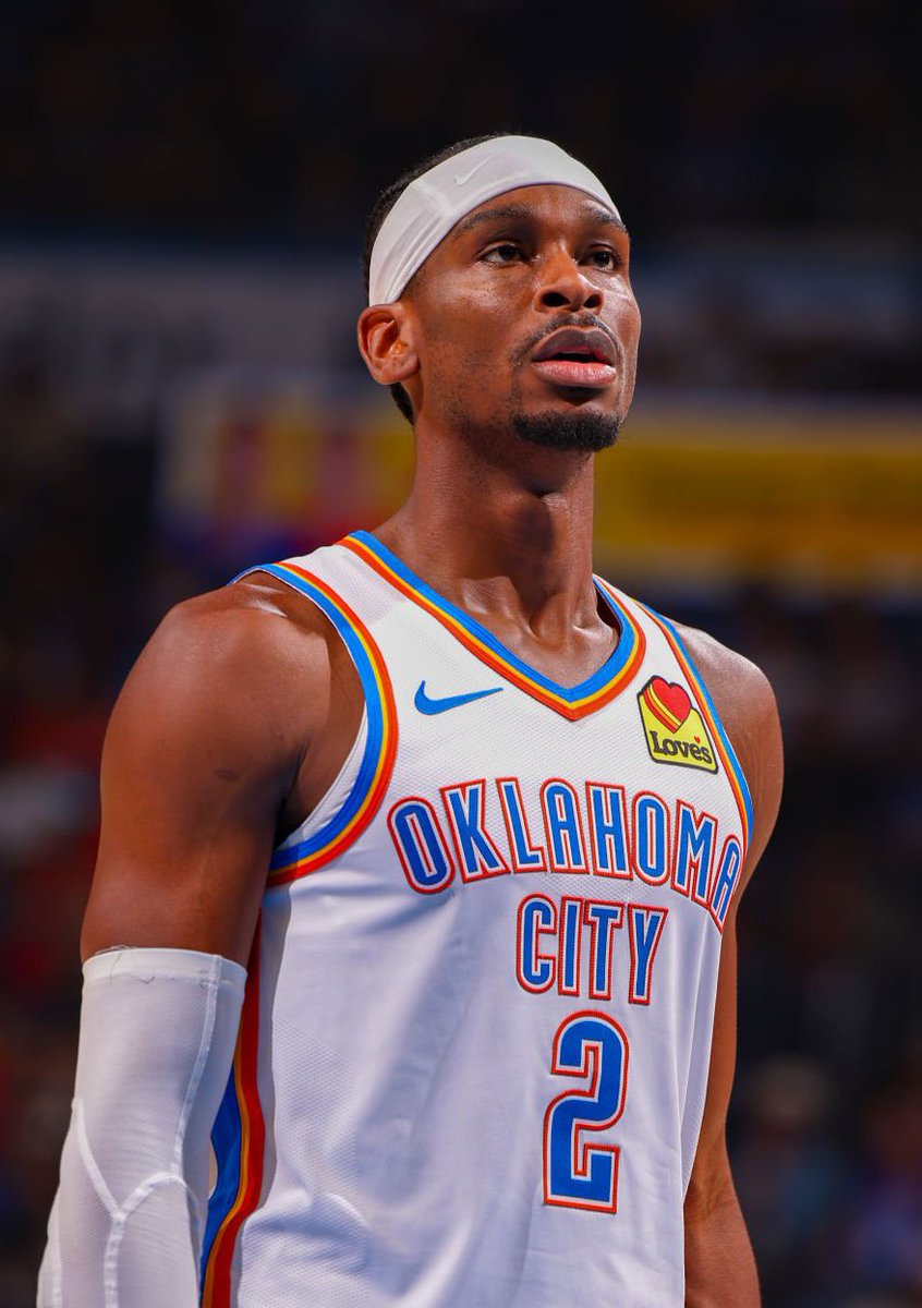 Shai Gilgeous-Alexander tonight: 

35 points 
11 rebounds 
9 assists 
3 steals 
3 blocks 
60.7% TS