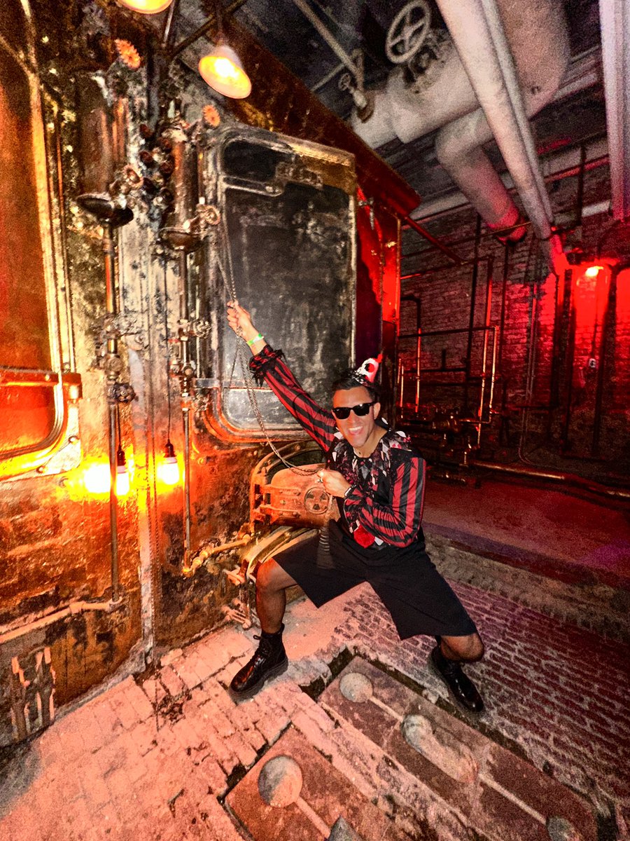 BOILER ROOM BADDIE 🤡 😎

#NYC #DiegoDowntown