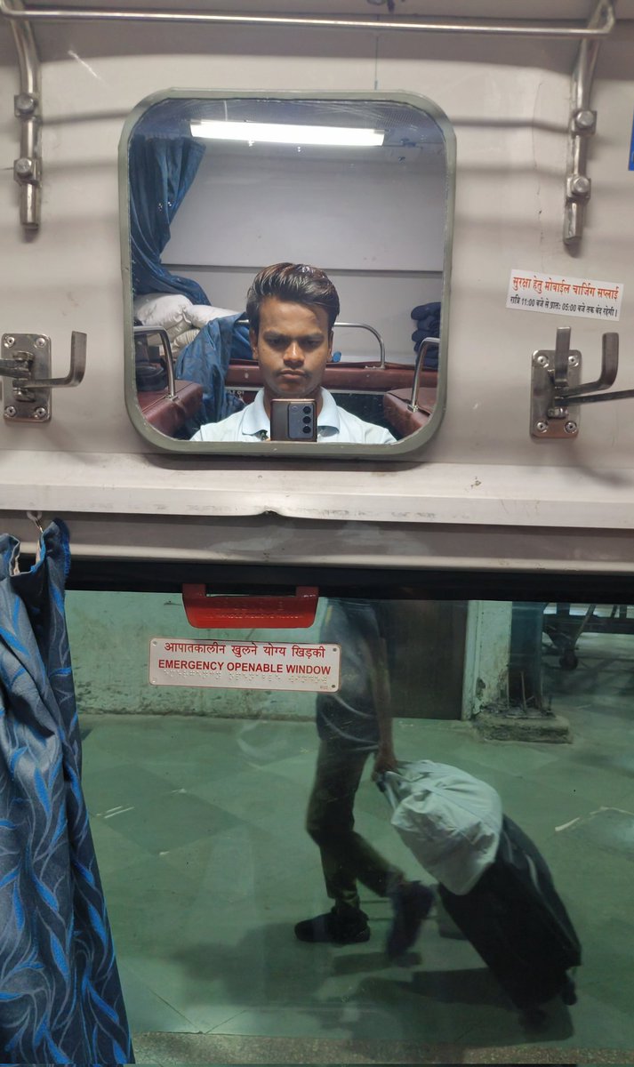 साथियों हम निकल लिए है कर्मभूमि से जन्मभूमि की ओर। और कोई साथी चल रहा है तो बता दीजिए।
MUMBAI ➡️ KARAULI
#IndianRailways