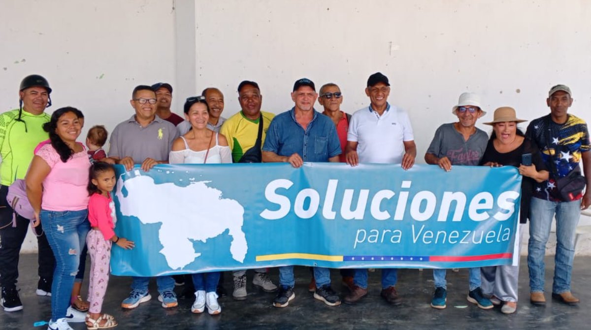 SPVCojedes's tweet photo. Hoy en Tinaquillo, Edo. Cojedes, se reunieron líderes de Soluciones para Venezuela para discutir la reforma de estatutos, fortalecer la formación sociopolítica, y avanzar en la propuesta de la comision legislativa y reorganización del partido.
💛💙❤️🤍 https://t.co/RvAubzJXMy