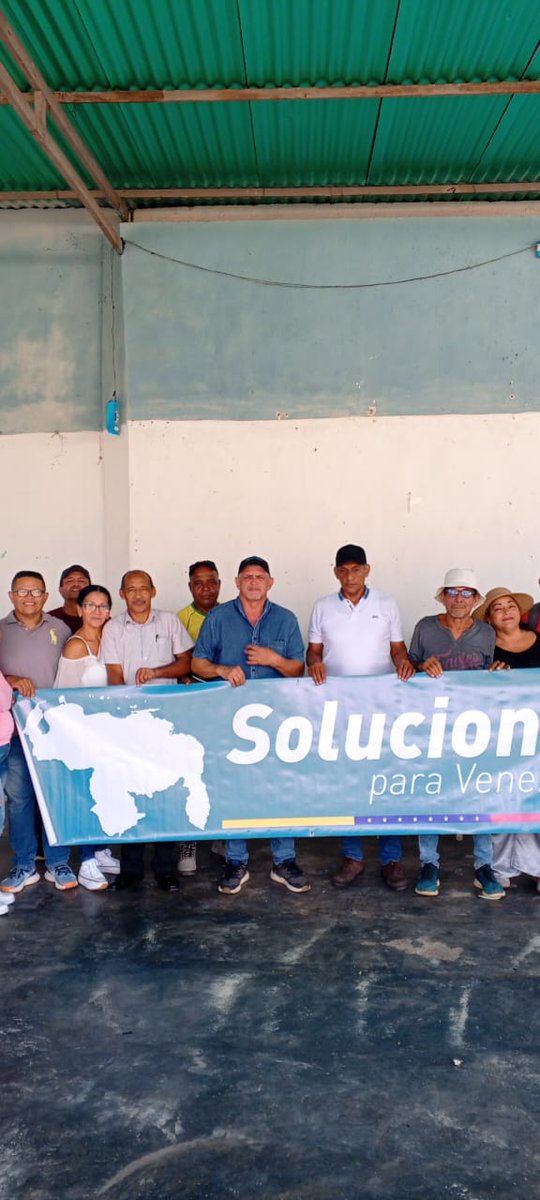 SPVCojedes's tweet photo. Hoy en Tinaquillo, Edo. Cojedes, se reunieron líderes de Soluciones para Venezuela para discutir la reforma de estatutos, fortalecer la formación sociopolítica, y avanzar en la propuesta de la comision legislativa y reorganización del partido.
💛💙❤️🤍 https://t.co/RvAubzJXMy
