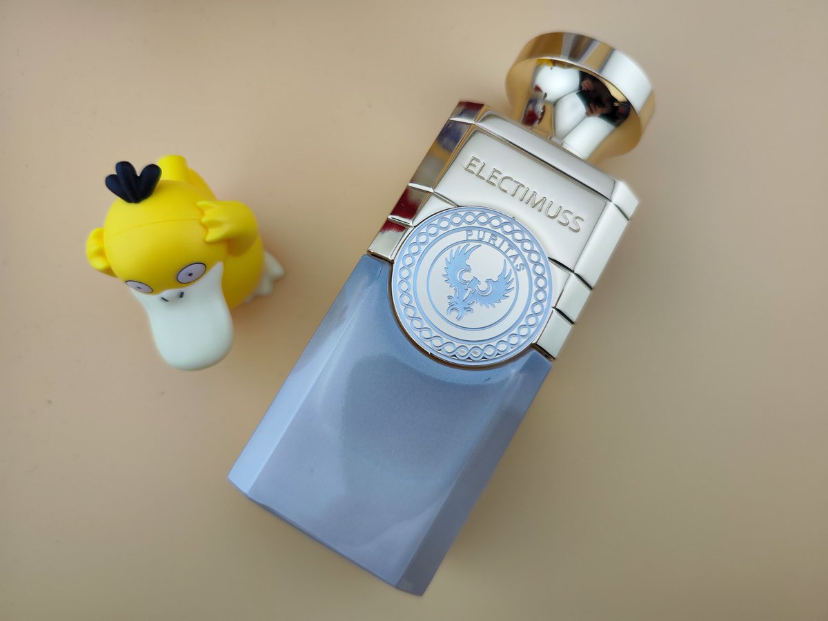 bhu32618923's tweet photo. #electimuss #エレクティムス #Amberaquilaria 甘みと温かみがあるアンバーとアクイラリアウードに溶け込むコニャック #puritas 純白で聖なる大聖堂 寝るときつける落ち着く香り 泣く泣く出品しました。愛用して下さる方にお譲りします。#jupiter https://t.co/QmhPaGnO7E
