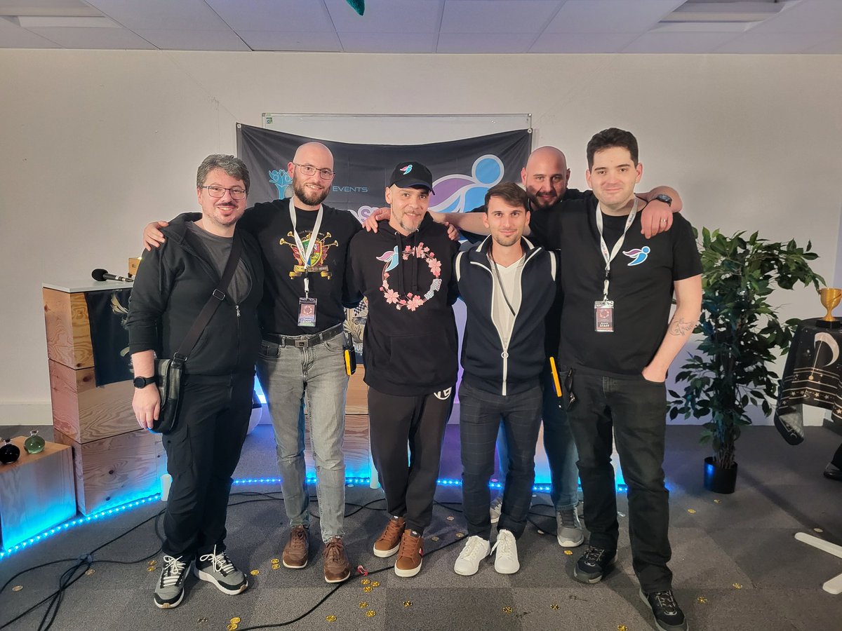 IkaInGame's tweet image. La visite de  notre parrain de ❤️ @LaSuitedeTrop Romain et @Nakayomi au @gamestreamhero un plaisir immense de les retrouver le temps d'un moment de complicité. Merci de la part de tout le staff et des streamers 🫶🫶🫶