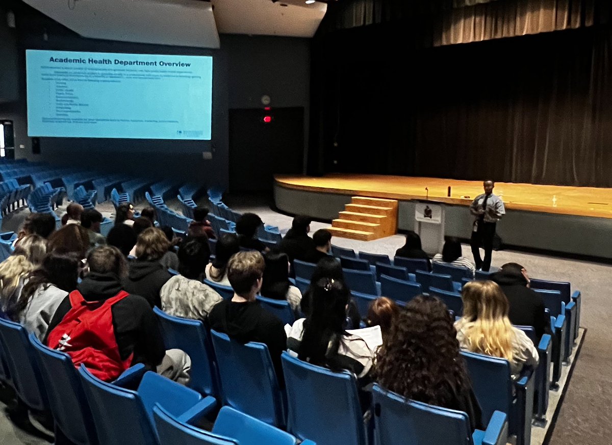 PHS865Academies's tweet photo. Special thanks to Mr. Daryien Lee from @KnoxCoHealthTN for speaking to our Freshman and CTE students this past week about the skills required and job opportunities in Health and Human Services #CareerReady https://t.co/f8sXIgt7El