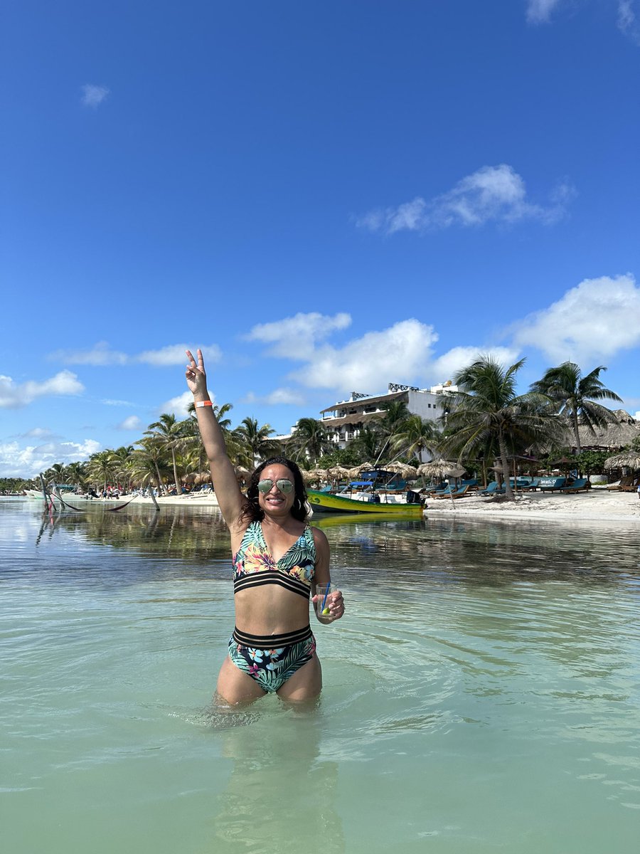 TraceyLange's tweet photo. 7 days in the Caribbean, but a lifetimes’ worth of memories!
Still have a stupid amount of pictures &amp; vids to share, but for now I’m basking in my new ‘glow’ (tan!) courtesy of the Caribbean &amp; my time on the Wonder of the Seas 🤩
@RoyalCaribbean @Cruisesint @FlightCentreRSA https://t.co/mMBH8HQLUy