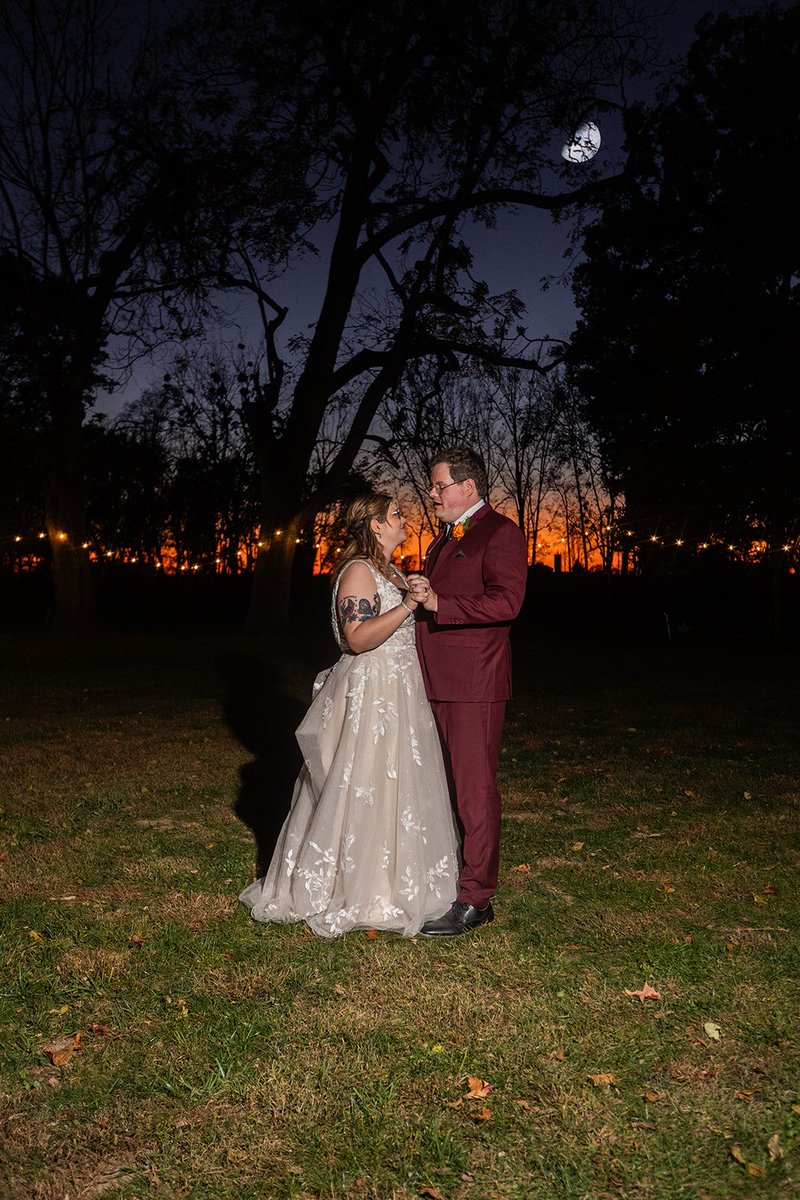 kat_gills's tweet photo. Wedding photos from my actual photographer- https://t.co/S5NwNOe1co https://t.co/7bxh3aGT8B