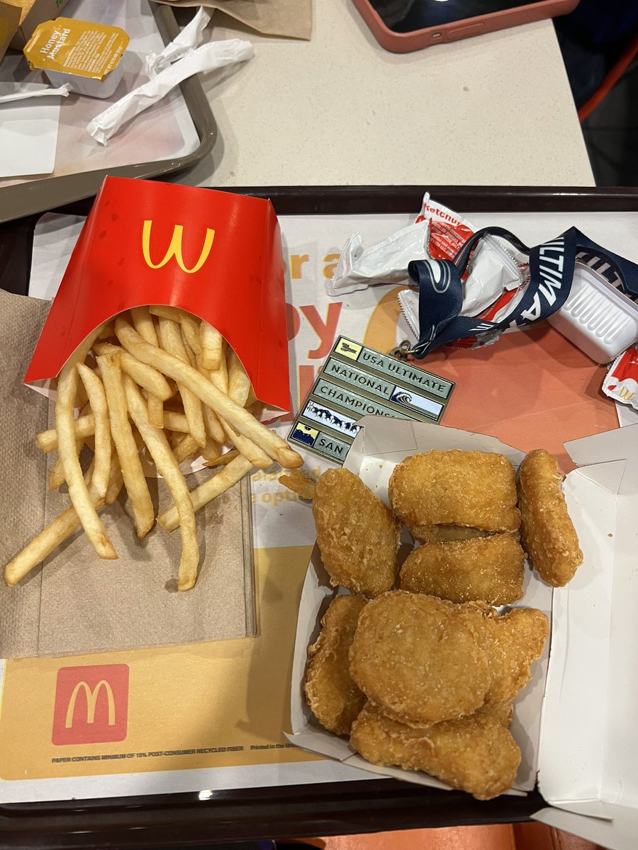 Anna Thompson tweet media