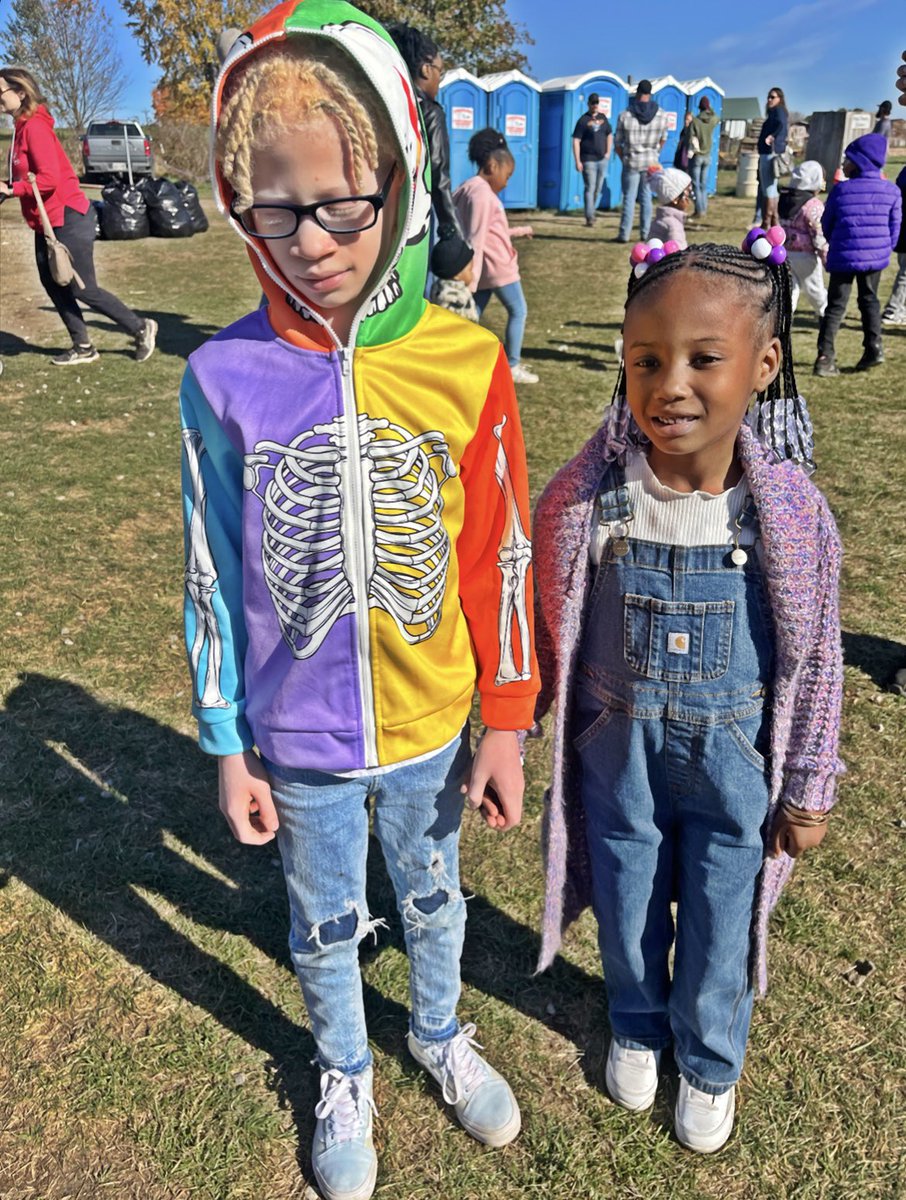 MessiahsMadre's tweet image. To my kids:
Loving you, is healing me 💛✨️

#PumpkinPatchfun🎃🍭🍎🍿