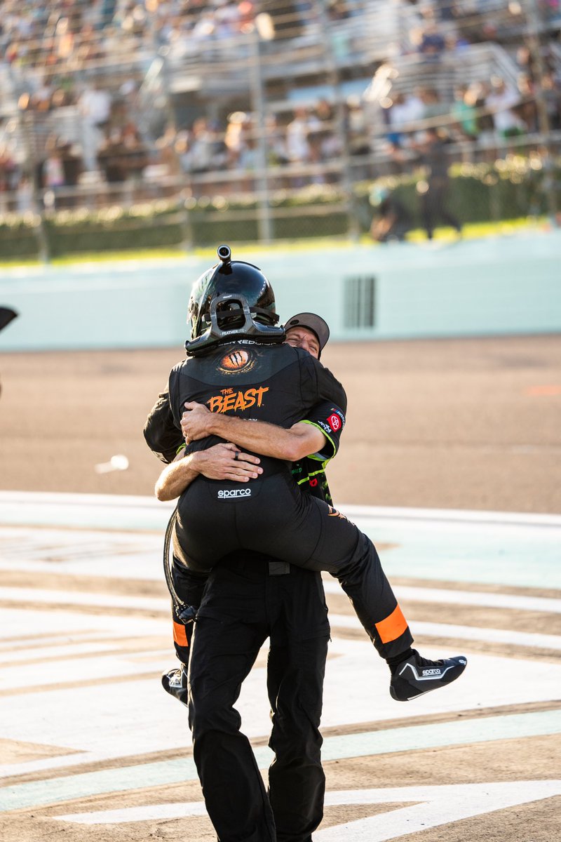 Tyler Reddick tweet media