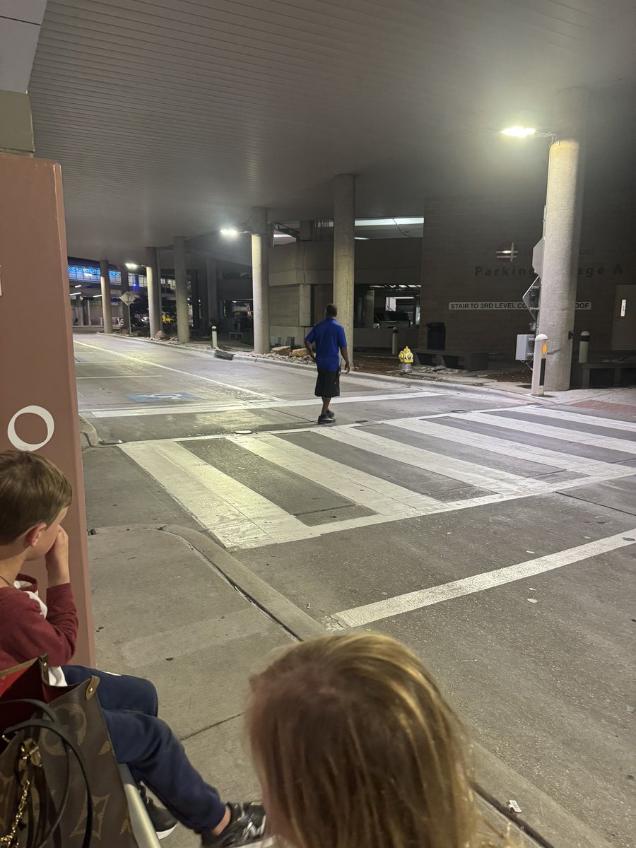 KatyMendos's tweet photo. @DallasLoveField employees smoking and won't stop even with little kids. https://t.co/filsl4YxId