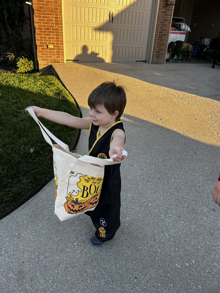 Erik_Losey's tweet photo. Young Cobra! Never can start them too early. #StrikeFirstStrikeHardNoMercy https://t.co/GvKzot51WZ