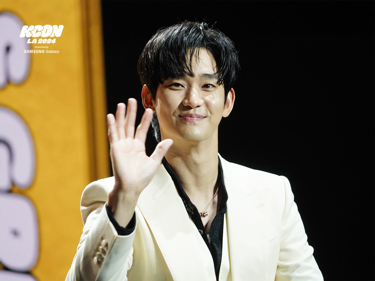 kconusa's tweet photo. [#KCONLA2024] RECAP PHOTO DUMP 🚛 📸   

💚 𝐌&amp;𝐆 𝐒𝐓𝐀𝐆𝐄 SPECIAL FAN MEETING 
<Behind the Scene> #KimSooHyun

📍 FESTIVAL GROUNDS   

- 
🎈 JUL 26-28 
📍 https://t.co/Tc1cN9yUhb Arena, LA Convention Center, GILBERT LINDSAY PLAZA  

✨Let’s #KCON! https://t.co/wqXicfFvpr