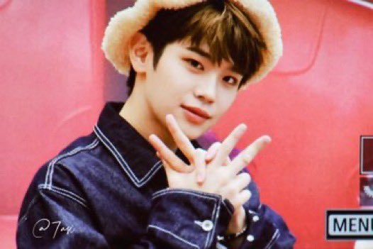 beautiful hat. pweety taerae. #김태래 #TAERAE