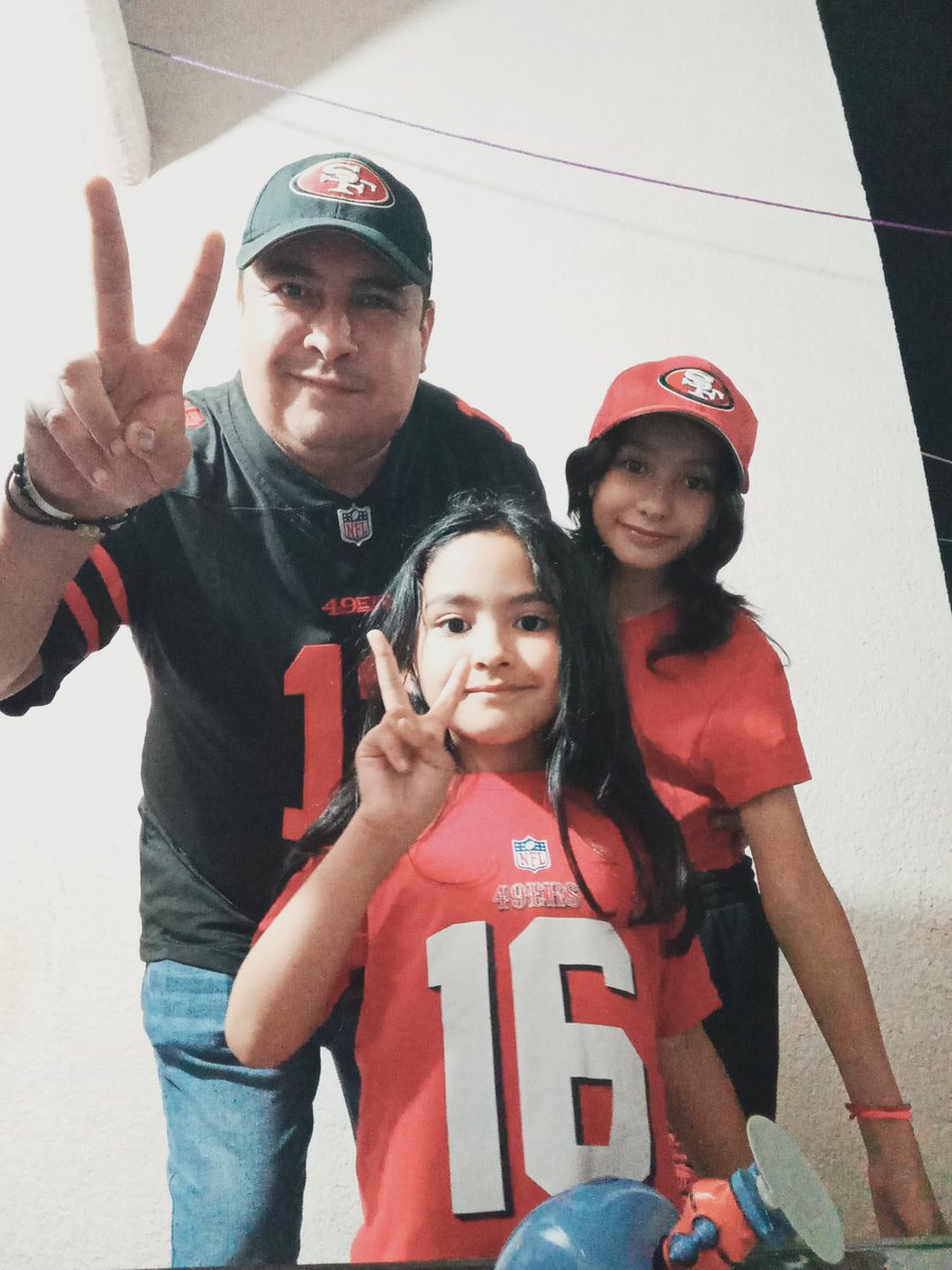 efrbtx's tweet photo. Cómo cada partido, siempre bien uniformados... Siempre Faithfuls !
#NFLporESPN
.
#Gameday #GoNiners #FTTB https://t.co/BY4K5ztzbs