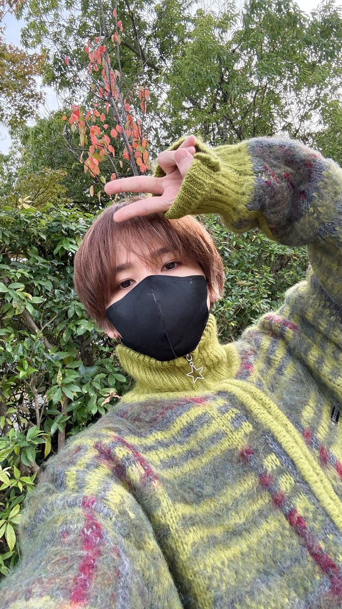 おはよー。今年初ニット！