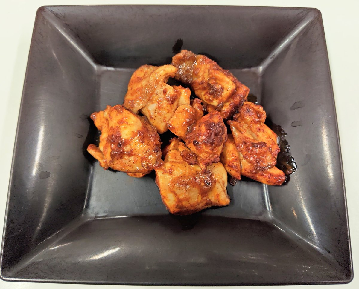 OIC_COOP's tweet photo. おはようございます、OICカフェテリアです😄
今週のメニューはこちらから
https://t.co/1TS67kx2NY
今週おすすめ
ファストレーン→タンドリーチキン
エスニック・スペシャル→唐揚げ丼和風醬油ダレ（容器は異なります）
OIC限定商品なのでお試しくださいね https://t.co/HLkX8iOk5Q