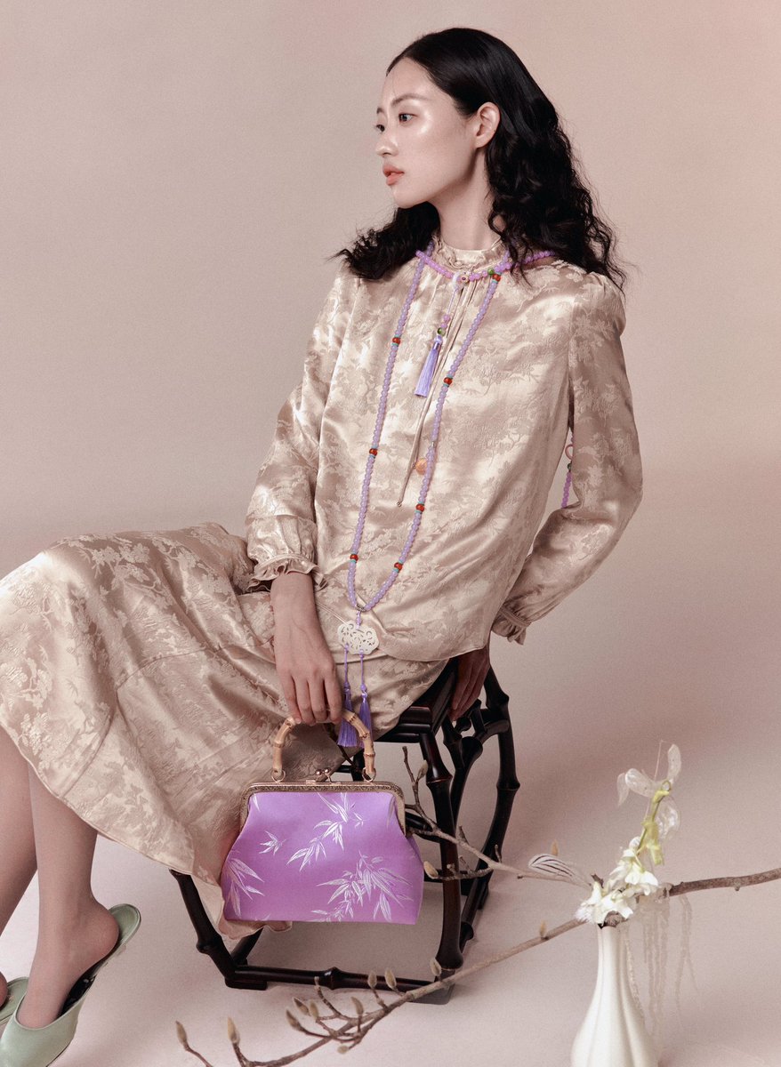 juzui_official's tweet photo. 𝐉𝐔𝐙𝐔𝐈 2024 Fall Collection
Fascinating curves traced in minimalist lines.
The soft color system shows the elegant beauty of the East.
#JUZUI #fashion #2024fall https://t.co/uqddu8zq9N