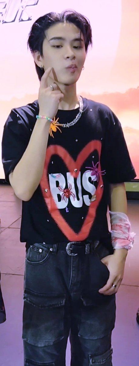 Mermicornoooo's tweet photo. BUS HANDSOME HALLOWEEN VER 🎃🖤🕸️
+ #THAIchayanon จิ้มแก้ม SIGNATURE #BUS_KnockKnockKnock_Chaingmai #KHUNPOL #PEEMWASU #PHUTATCHAI #JINWOOKkim #NEXnattakit #COPPERdechawat #MARCKRIS #AAashirakorn #JUNGT #ALANpasawee #HEARTchuthiwat https://t.co/nTFtGsP3Yt