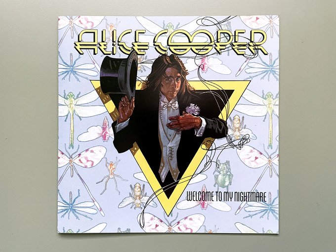 おはようございます☁今朝はアリス・クーパーの『悪夢へようこそ』を聴いています。🎶きっと気に入ってもらえるはずの朝です。 