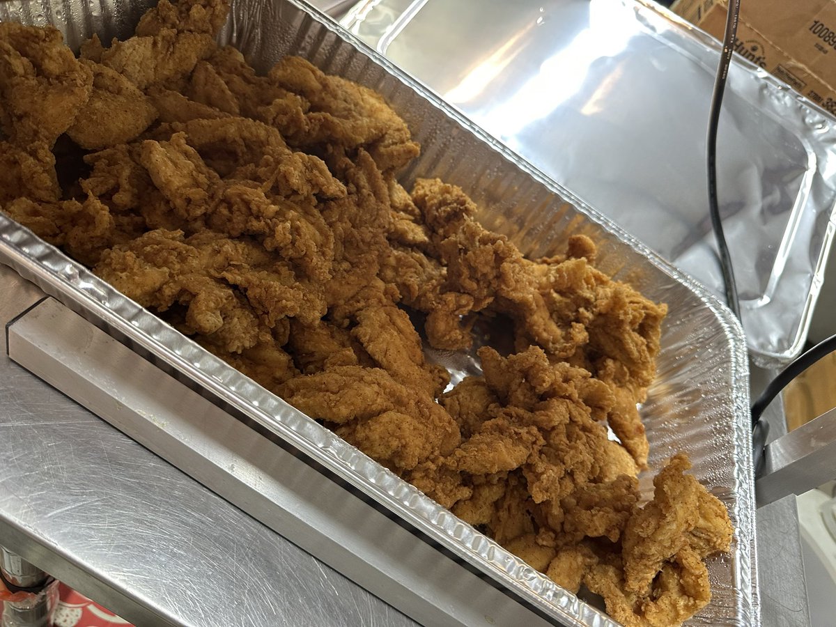 MHS__Soccer's tweet photo. Thank you Mud Creek gas station for feeding our coaches and administrators this Friday night! ⚽️🏈💚🖤🤍 https://t.co/pPsmIotjTu