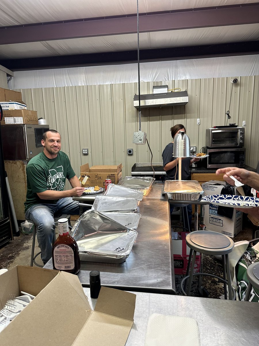 MHS__Soccer's tweet photo. Thank you Mud Creek gas station for feeding our coaches and administrators this Friday night! ⚽️🏈💚🖤🤍 https://t.co/pPsmIotjTu
