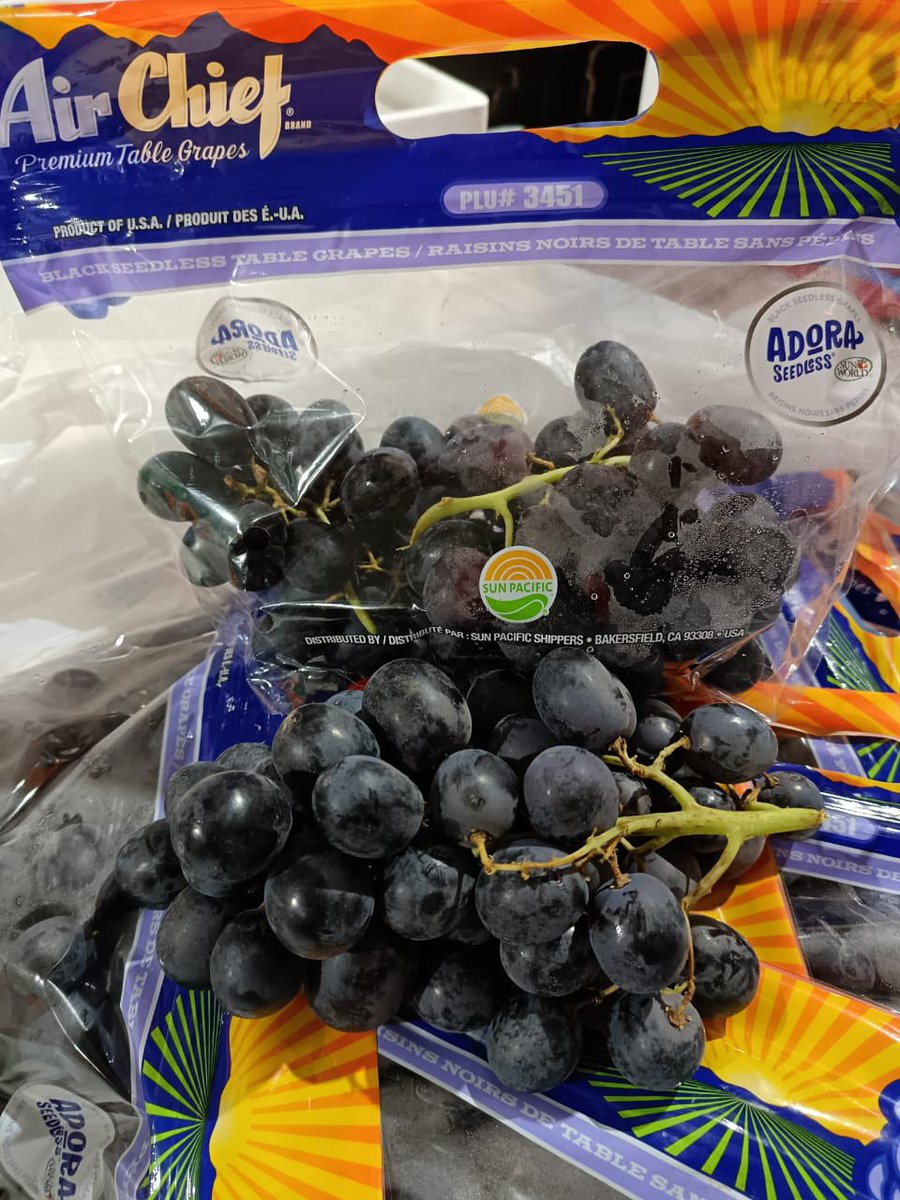 tehaha_'s tweet photo. Since my tweet about anggur shine muscat tu 🍇 is doing numbers, nak share my boss punya jualan buah-buah import dan lokal. 🫐🍓🥭🥑🍒

No worries, kualiti memang terbaik ⭐️⭐️⭐️

Buah-buah yang dijual :- https://t.co/gEv2NL95by