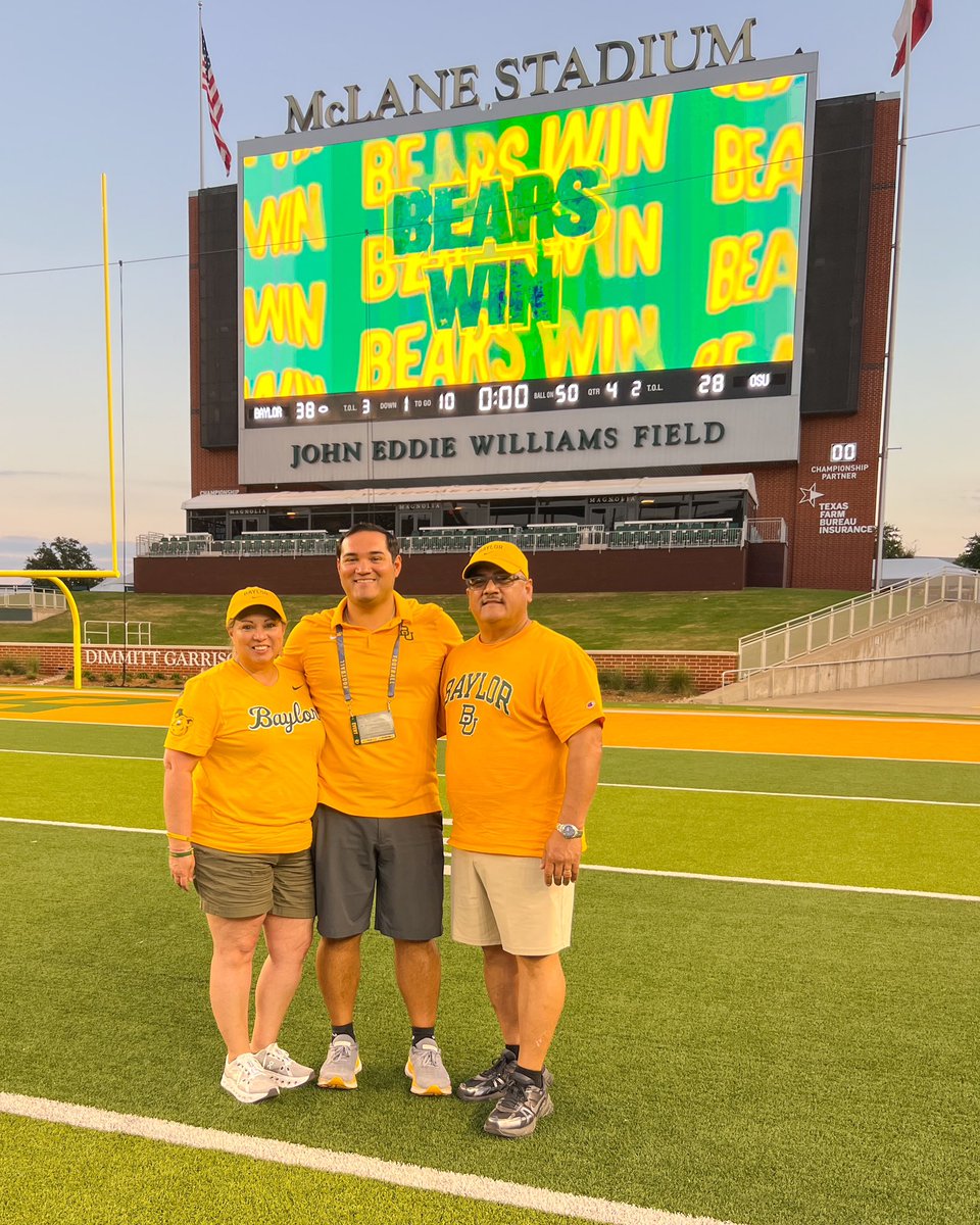 CodySoto's tweet image. Overall great #BaylorHomecoming weekend 🐻⛵️

#SicEm