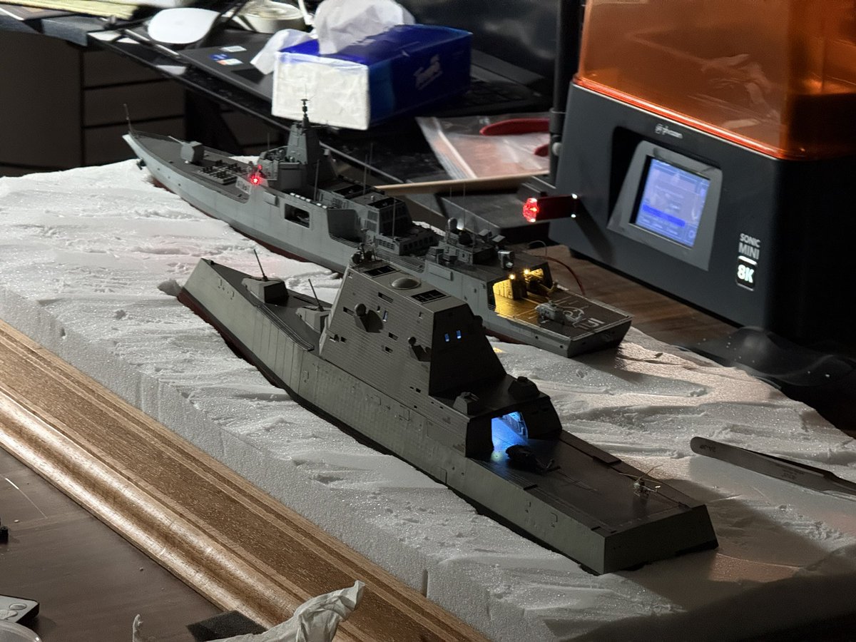 HsuSimpson's tweet image. 1/350 DDG-1000 hanger bay painting &amp;amp; lighting finished