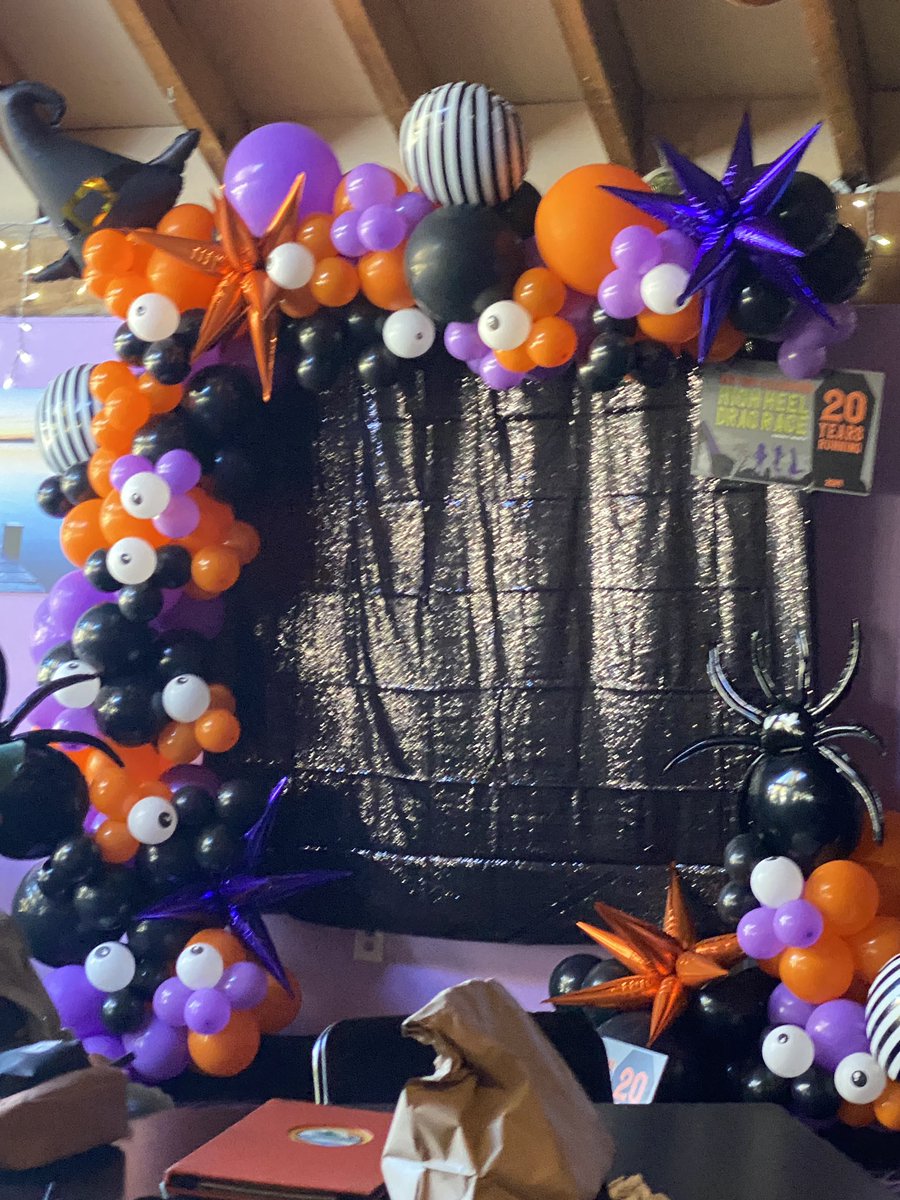 thethumbprint's tweet photo. New hope celebrate’s high heel drag race today!! #newhopepa #visitnewhopepa #highheeldragrace https://t.co/Gh2NIesEX4
