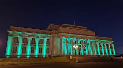 StephenClarkeNZ's tweet photo. In Tāmaki Makaurau this Rā Maumahara – National Day of Commemoration for the New Zealand Wars? The @aucklandmuseum has its newly opened refreshed gallery Atarau: Stories of the New Zealand Wars https://t.co/fSPFdWHnFD Look up at Pukekawa tonight too! #RāMaumahara #NZWars #history https://t.co/BlK3CgNlWf