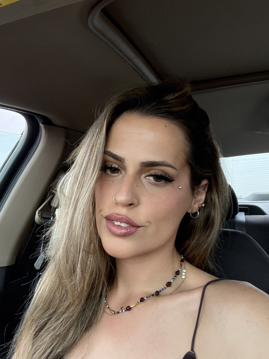 judpuddle's tweet photo. my make up came out so good today https://t.co/1S8SQGsYCu