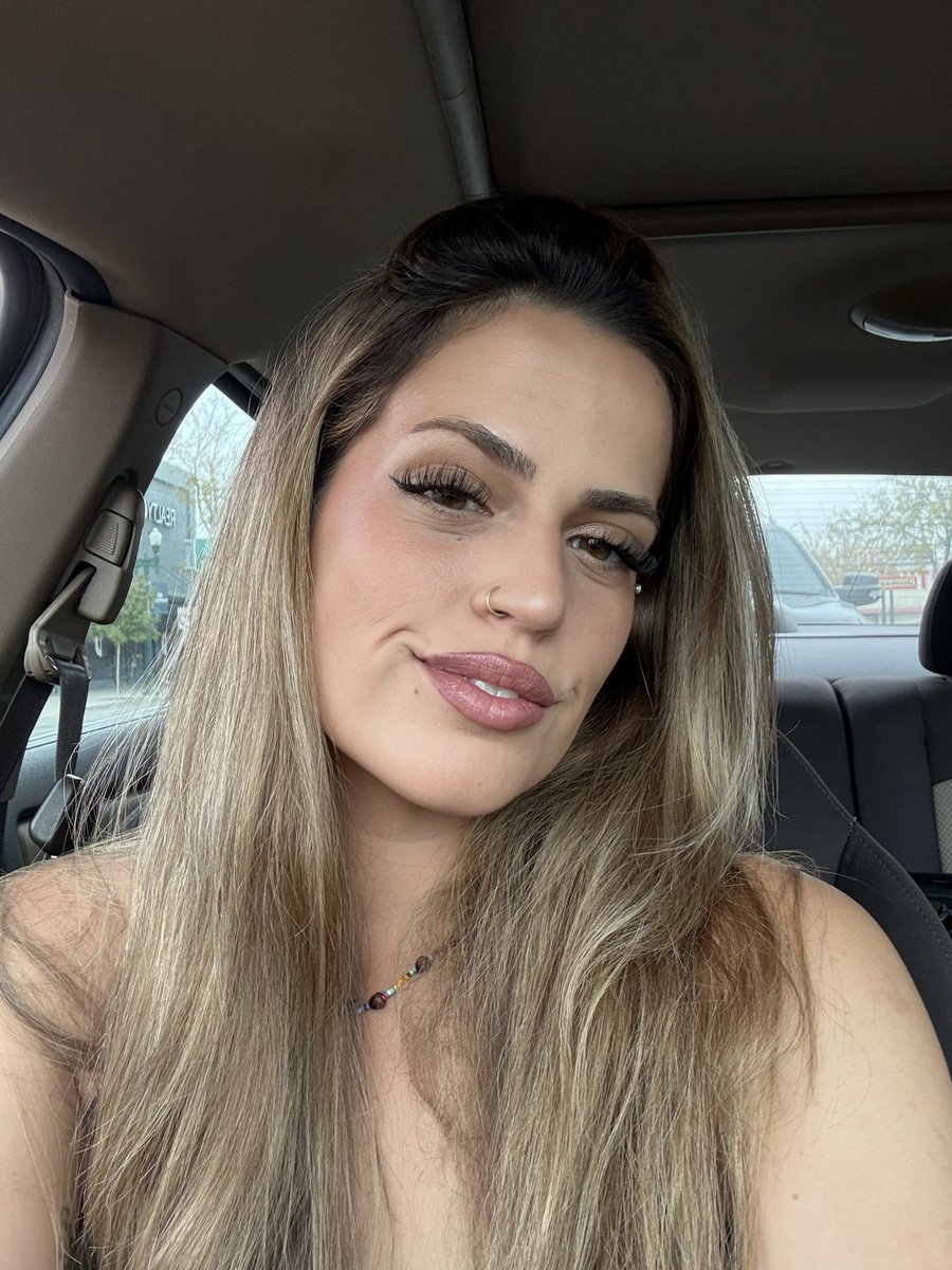 judpuddle's tweet photo. my make up came out so good today https://t.co/1S8SQGsYCu