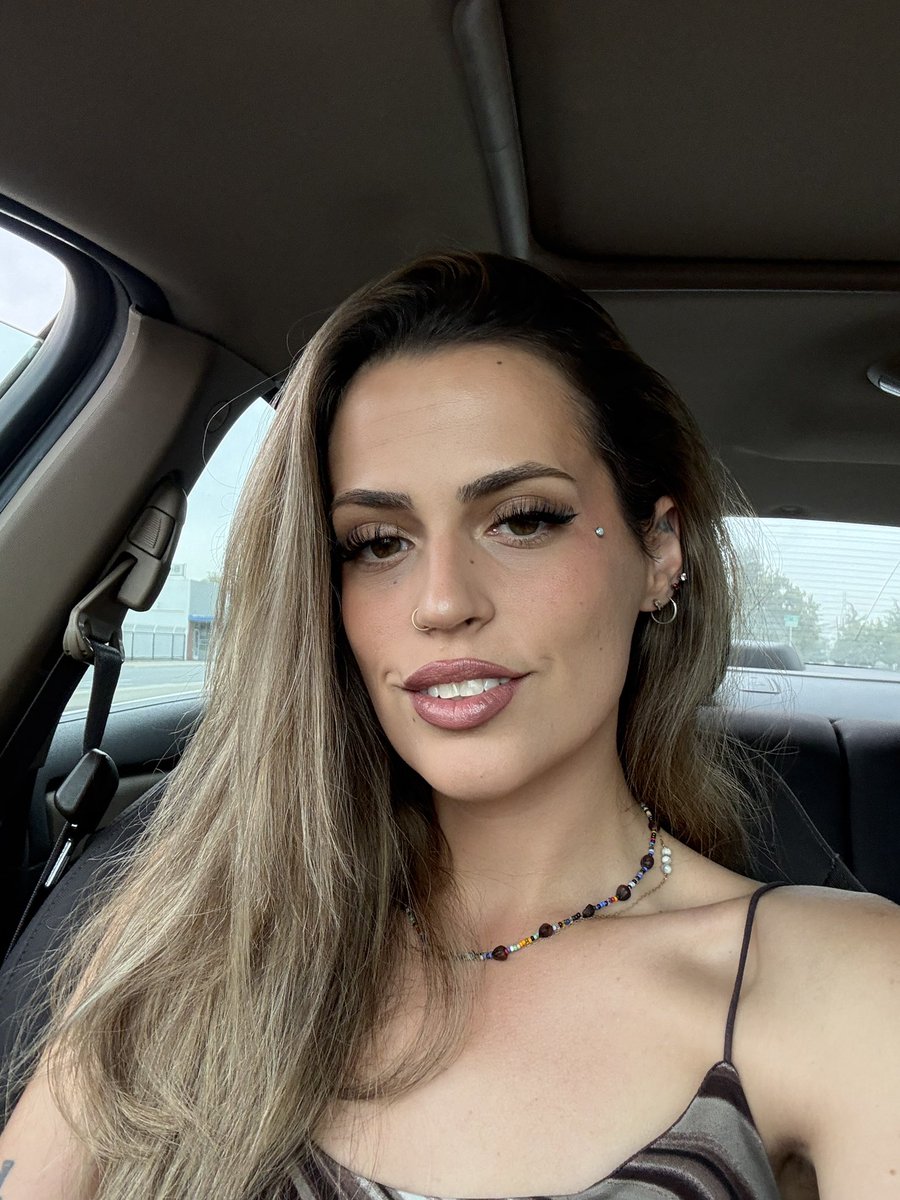judpuddle's tweet photo. my make up came out so good today https://t.co/1S8SQGsYCu
