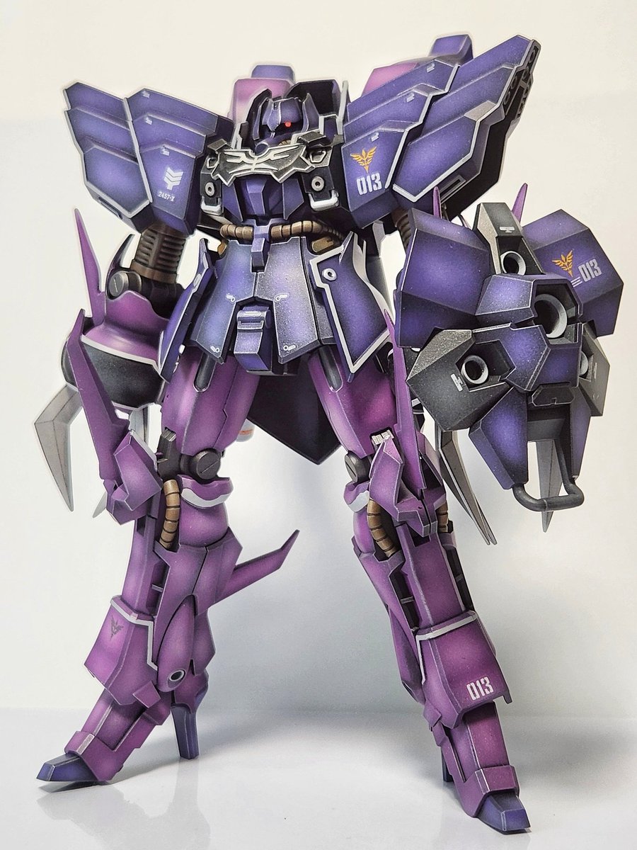 RSHIRO1594774's tweet photo. ローゼン・ズール完成♪
作例見るとメタリック塗装とかツヤツヤが多いですが、ゴリゴリのグラデ塗装でやってみました。禍々しい😁
#グラデーション塗装大好き
#ガンプラ https://t.co/0NfjNtAfqZ