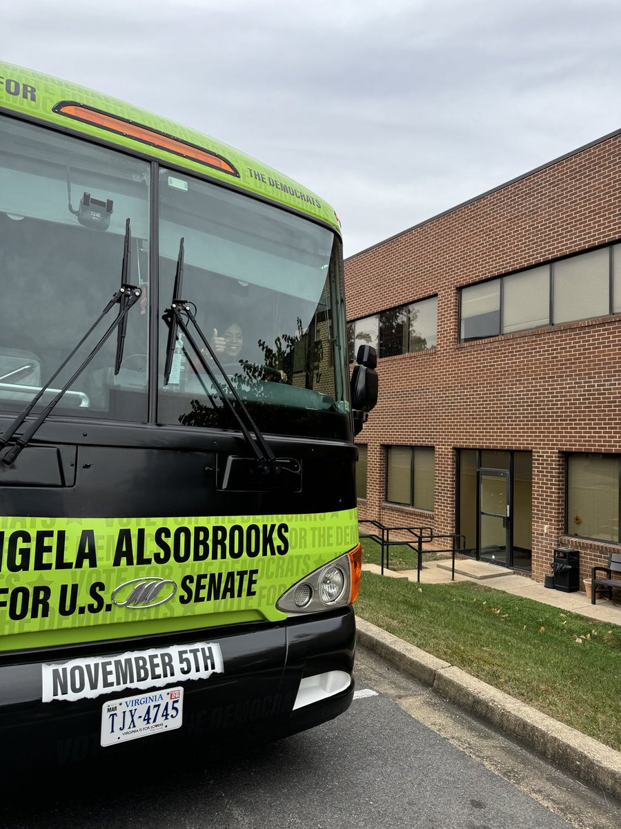 JohannaBerkson's tweet photo. I just came for the bus @AlsobrooksForMD, esp once I saw who was driving it!! Now I KNOW we are headed in the right direction. #allinforangela #teamalsobrooks #voteblue (wear green). https://t.co/Qi22zNOwKz