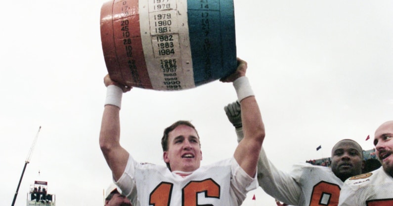 wesruckerTBA's tweet image. It's officially Tennessee-Kentucky week, and I'm writing this every day of every Tennessee-Kentucky football week until both sides do the right thing.

Bring. Back. The. Beer. Barrel.

Unbelievable that this still hasn't happened. But I'm not shutting up until it does.